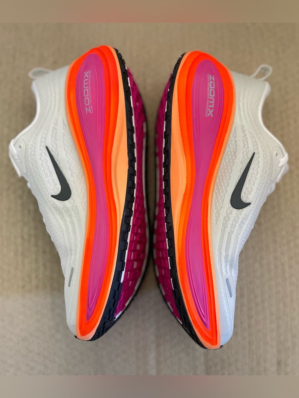 Size 10.5w / 9m - Nike Vomero Plus White Fire Pink HV8154-104 Unisex BRAND NEW - Picture 5 of 11